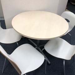 【引取り可能な方限定⠀】椅子とテーブルのセット差し上げます。
