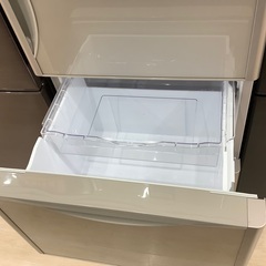 HITACHI の3ドア冷蔵庫のご紹介です
