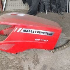 MF1797マッセイファーガソンボンネット