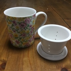 紅茶マグカップ　茶葉こしき付き