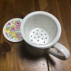 紅茶マグカップ　茶葉こしき付きの画像