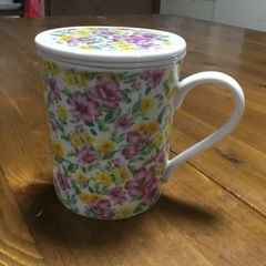 紅茶マグカップ　茶葉こしき付きの画像