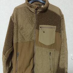 ユニクロのコラボフリースジャケットです。