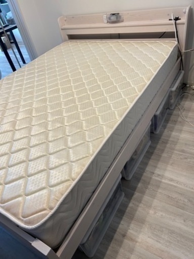 ダブルベッド　美品