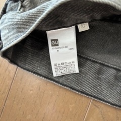 GU バギージーンズ　Mサイズ（サイズ31-2）の画像