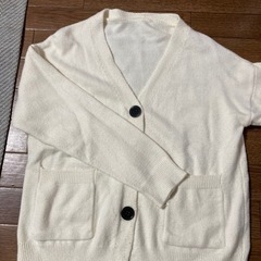 最終値下げ！！カーディガン(三色あります)500→50の画像