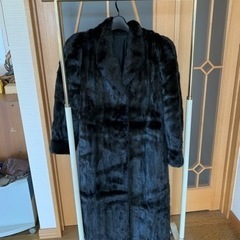 ブラックロング毛皮コート