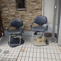 美容室で使っていた電動チェアなどの画像
