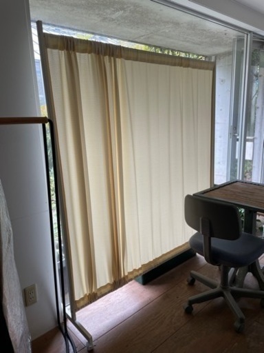 パーテーション　伸縮タイプ　ベージュ　配達可能