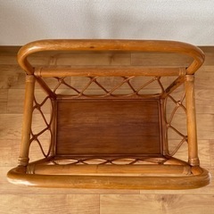 籐　マガジンラックの画像