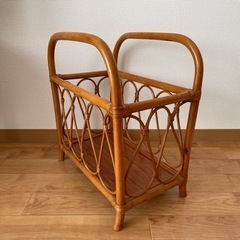籐　マガジンラックの画像
