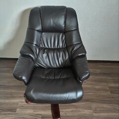 社長イスほぼ新古品