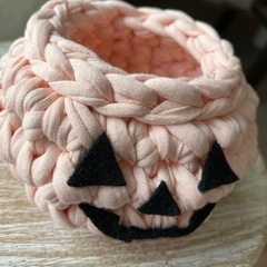 おうちでハロウィン　かぼちゃ　小物入れ　ズパゲッティ　Tシャツヤーン　ピンク　ハンドメイドの画像