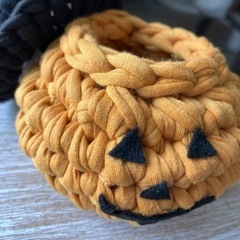 おうちでハロウィン　かぼちゃ　小物入れ　ズパゲッティ　Tシャツヤーン　オレンジ　ハンドメイドの画像