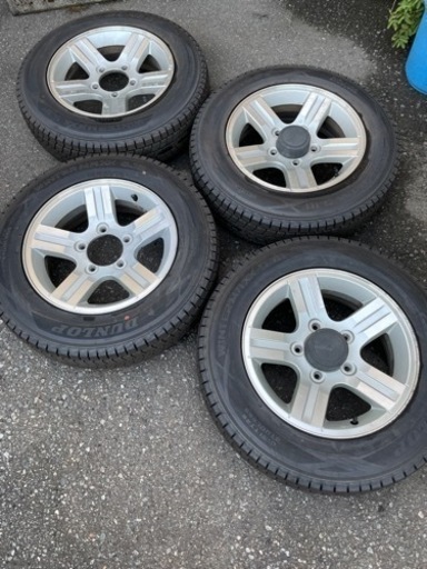 【ジムニー】175/80R16スタッドレスタイヤ＆スズキ純正16×5.5J +22 PCD139.7 5Hアルミホイール 4本スタッドレスタイヤ付き21年製造