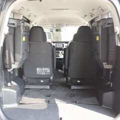 【車内空間が広く低床設定なので乗りやすい車！！】　家族でドライブや旅行をする方はオススメです。の画像