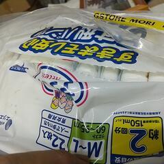 新品の大人用紙オムツ4点です、アテント一袋上の口が破れていますの画像