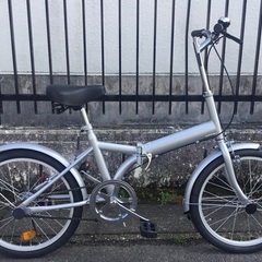 ＜新品・未使用車＞ 20インチ折りたたみ自転車・シルバー・変速なし・新品だからピカピカですよ♪