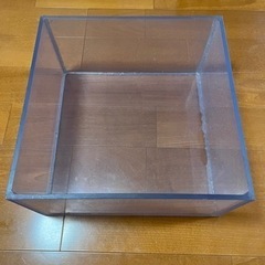 塩ビの水槽（使用品）の画像