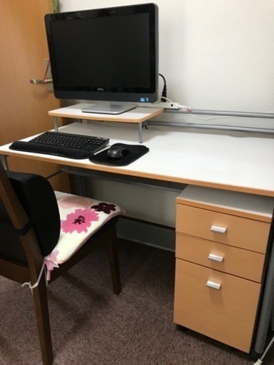 デスクと木製3段収納ボックス