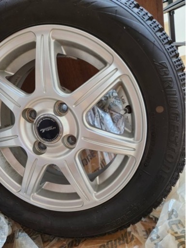 今からの時期お買い得激安 スタッドレスタイヤ 155/65R14 ホイールもついてます！