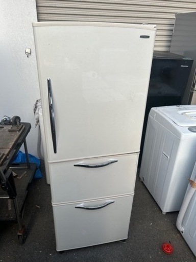 日立　255l  3枚ドア冷蔵庫
