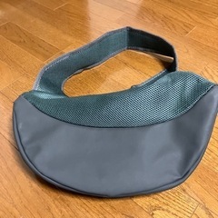 ペット　抱っこ紐　キャリーバック　メッシュ　軽量の画像
