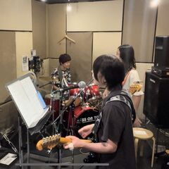 バンドメンバー募集！ ★ギター&ベース募集★ 大阪 心斎橋で集ま...