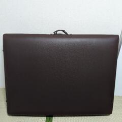 折り畳み折りたたみ　施術ベッド　カバー付き　マッサージの画像