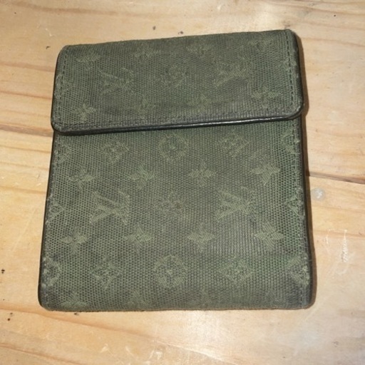 LOUIS VUITTON ルイ　ヴィトン　三つ折り財布　モノグラムミニ　カーキ