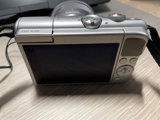 ミラーレスカメラ　Canon キャノン　M100