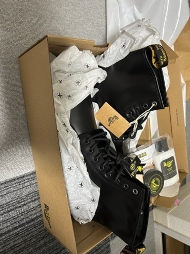 買ったけど結局履かな買った靴なので売ります。新品です。