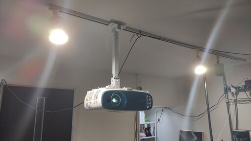 ①BENQ TK800M ②天吊りブラケット③実売4万現行品120インチスクリーン3点セット！[4K] [HDR] [60Hz]対応！引き取り限定