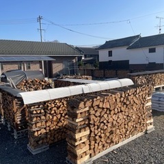 完売御礼　薪　クヌギ ナラ 1年乾燥　キャンプ　薪ストーブの画像