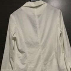 a.v.v白いジャケットの画像