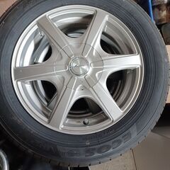 夏タイヤ　185/65R 15