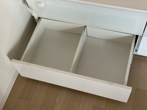 【今月処分、配送します】飾り棚ライト付きテレビ台