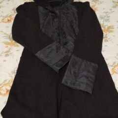 おしゃれなロングパーカーです。