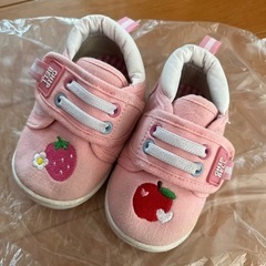 子供靴 いちご りんご