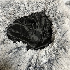 新品⭐️ペットベッド 犬猫 クッション 丸型 ドーナツ型 ふわふわ 耳 しっぽ 滑り止めの画像