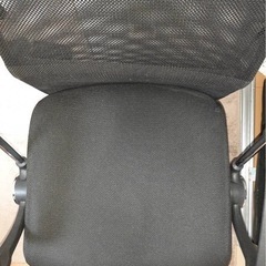 【無料にしました】肘付き 昇降式 キャスター付き チェアの画像