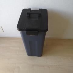 5年くらい前に購入したゴミ箱です。