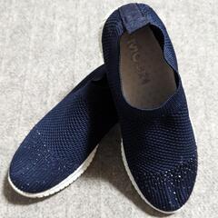 女性用スニーカー　多分25cm程度