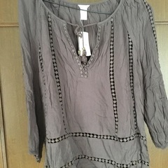 新品　Mサイズ　FOREVER21 5分袖ブラウス