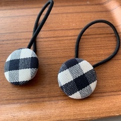 ヘアゴム2個セット黒白チェックの画像