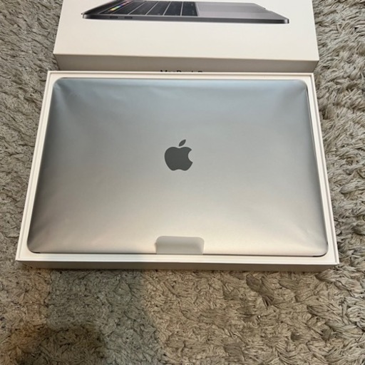 【美品】2018年製 MacBook Pro 13インチ USキーボード メモリ 16GB SSD 1TB