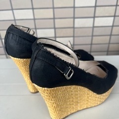 【差し上げます】厚底サンダル　黒　赤　まとめて2足の画像
