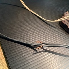 レトロなデスクライトとスタンドライトの画像