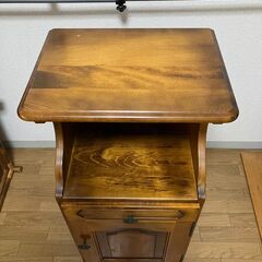 電話台　(カリモク)の画像