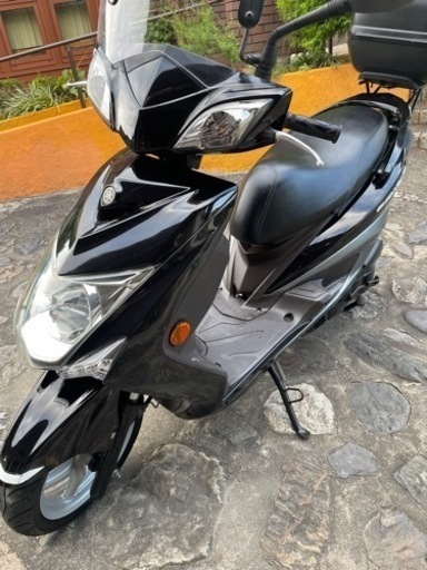 シグナスX 125  SE44JのウィンドシールドとリヤBOX付き